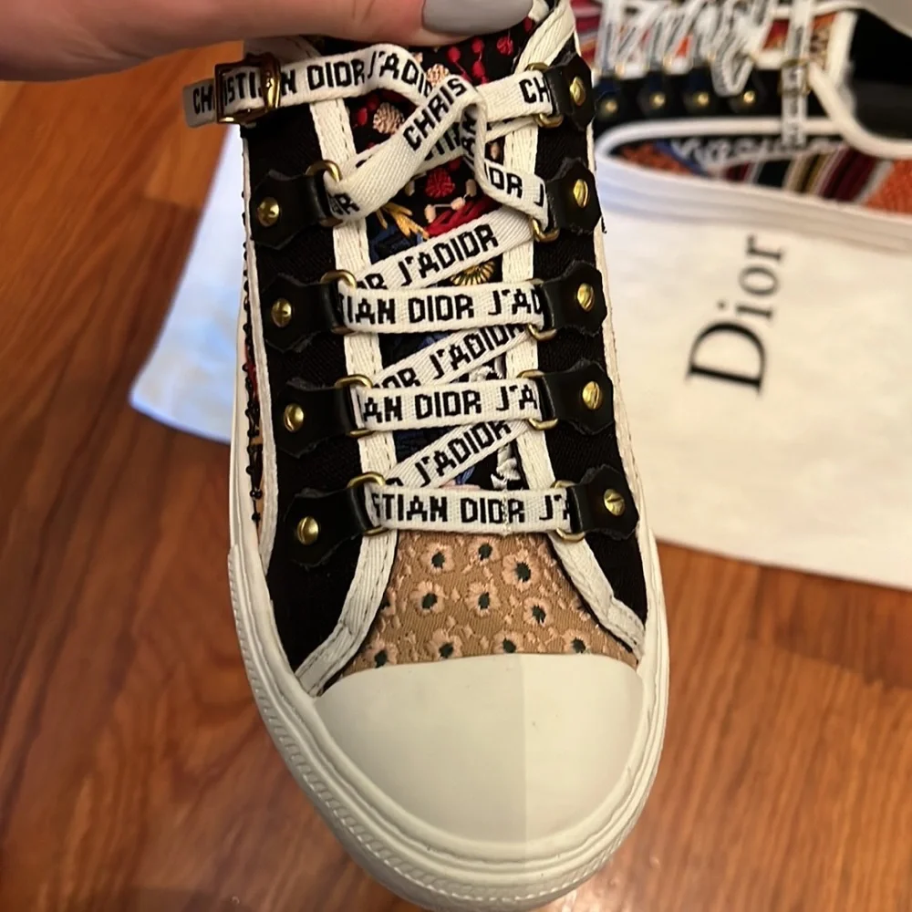 Gently used embroidered keds shoes - Picture 4 of 4